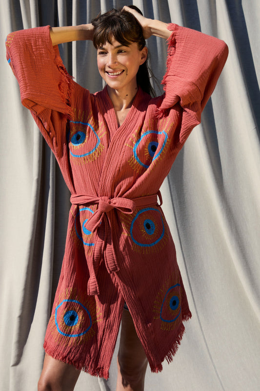 Short Papaya Nazar Kimono – kurzer Musselin-Kimono in Papaya-Korall mit Nazar-Print, Ansicht 2