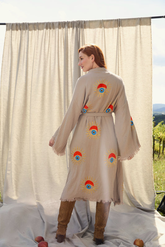 Sand Sunrise Nazar Kimono – Musselin-Kimono in Sand mit Sonnen-Nazar-Motiv