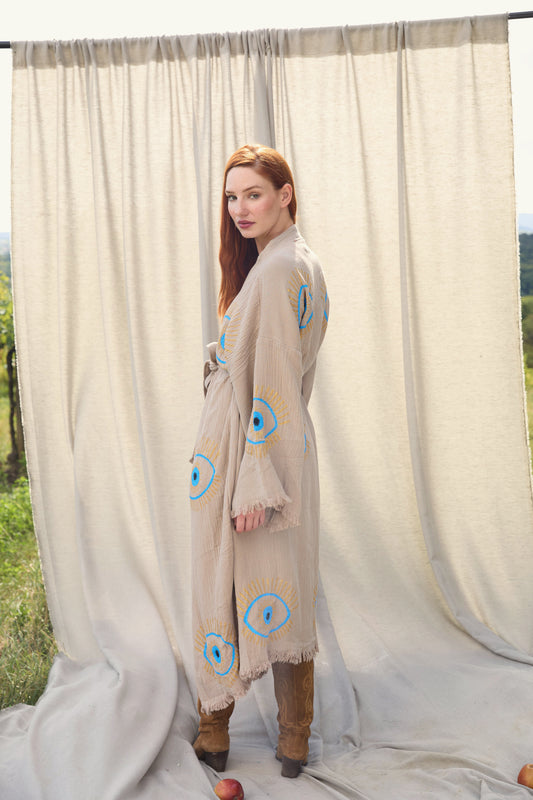 Sand Nazar Kimono – Musselin-Kimono in Sand mit Nazar-Motiv