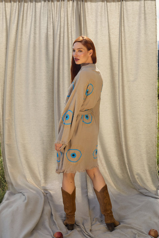 Short Sand Nazar Kimono – kurzer Musselin-Kimono in Sand und Beige mit Nazar-Print, Ansicht 2