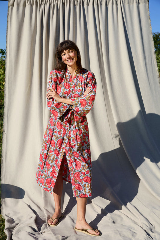 Dreamy Kimono – Kimono aus Baumwolle in Himmelblau mit roten Rosen