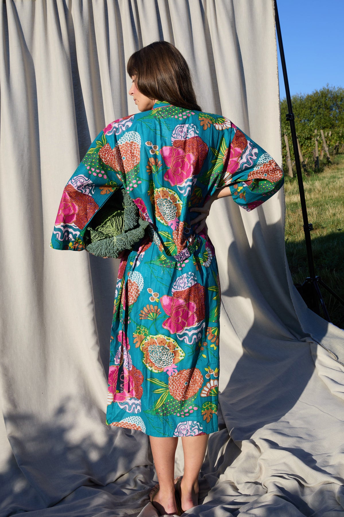 Jardin Kimono – Kimono aus Baumwolle in Petrol mit Blüten-Print