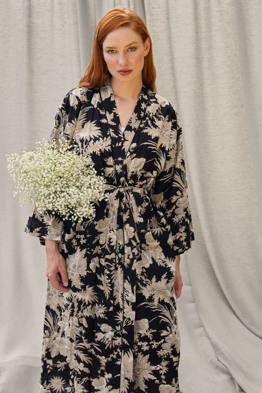 Nuit Bloom Kimono – Kimono aus Baumwolle in Schwarz mit floralem Muster