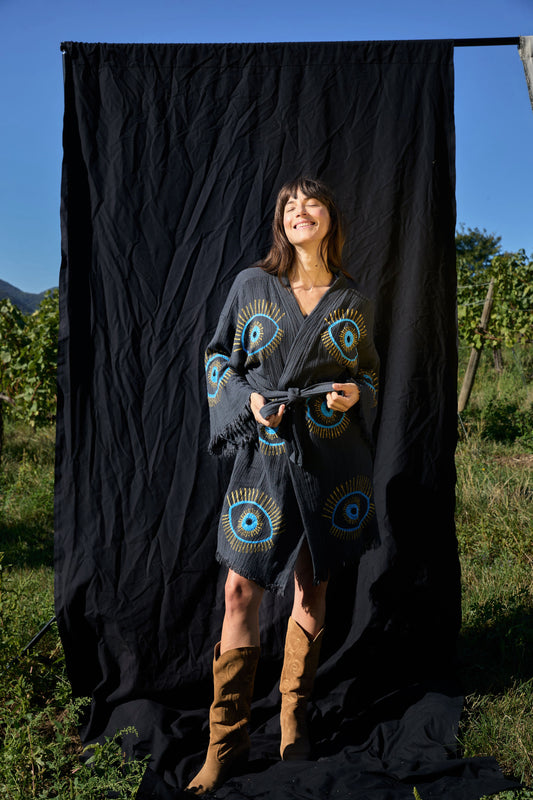 Short Anthrazit Nazar Kimono – kurzer Musselin-Kimono in Anthrazit mit Nazar-Print