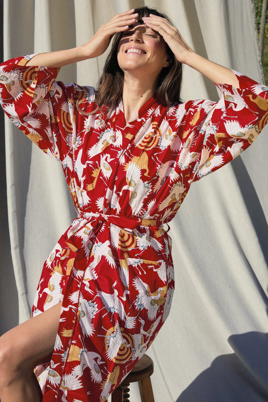 Tsuru Red Kimono – Kimono aus Baumwolle in Rot mit Kranich-Print