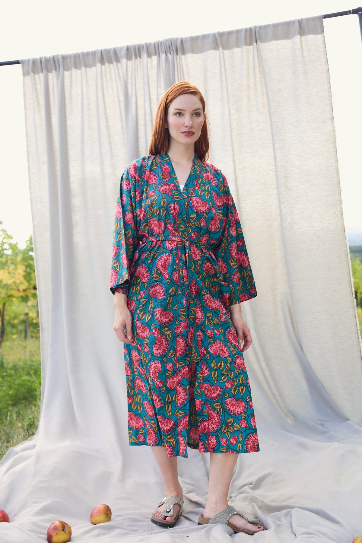 Daria Kimono – Kimono aus Baumwolle in Petrol mit roten Blüten