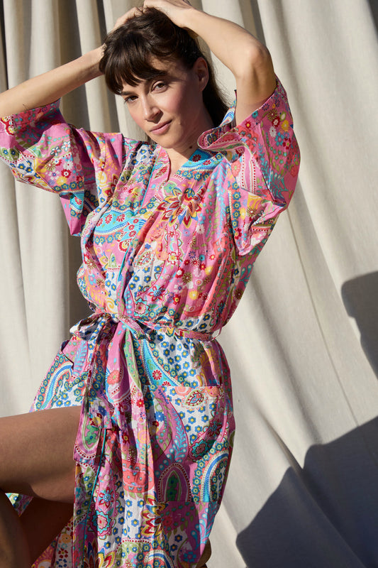 Paisley Kimono Rosa – Kimono aus Baumwolle in Rosa mit Paisley-Print