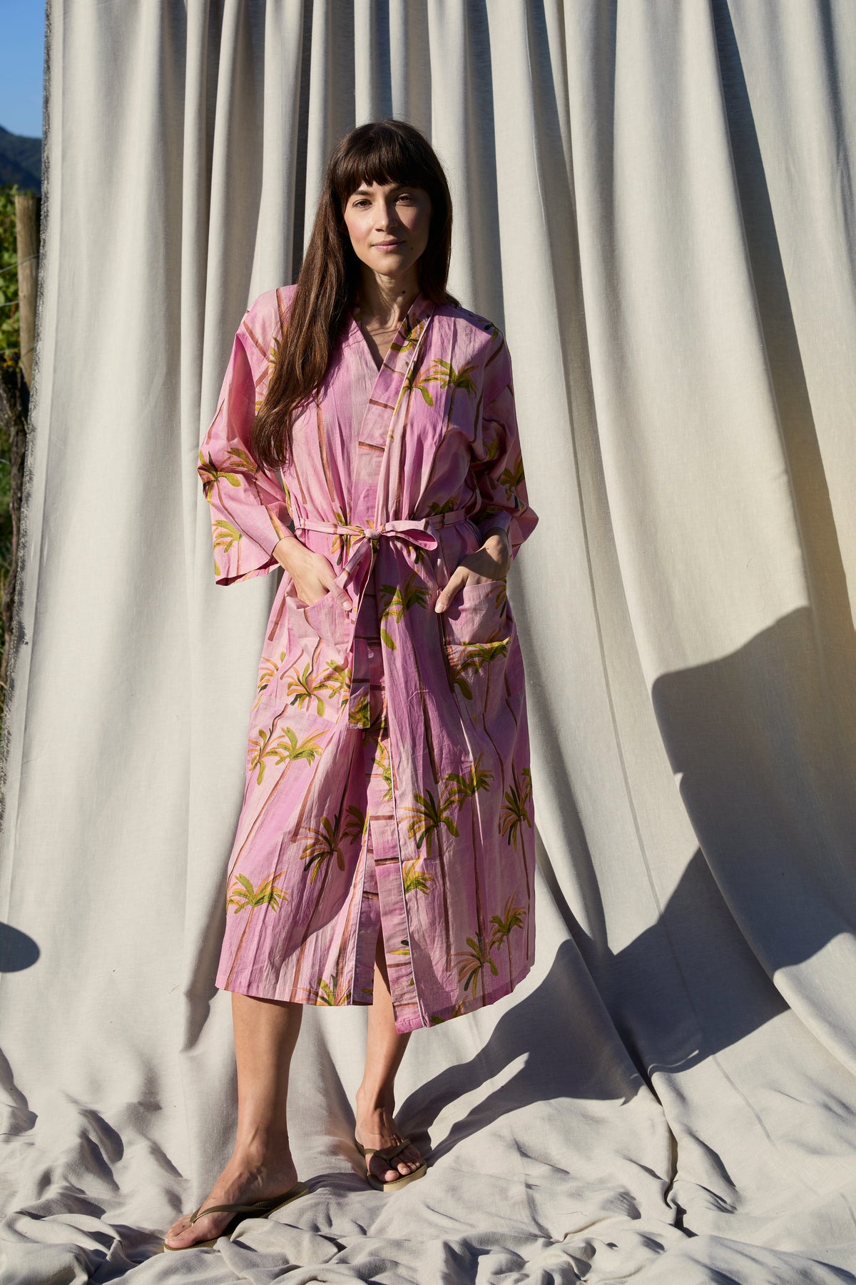 Palm Springs Kimono Rosa – Kimono aus Baumwolle mit Palmen-Print in Rosa