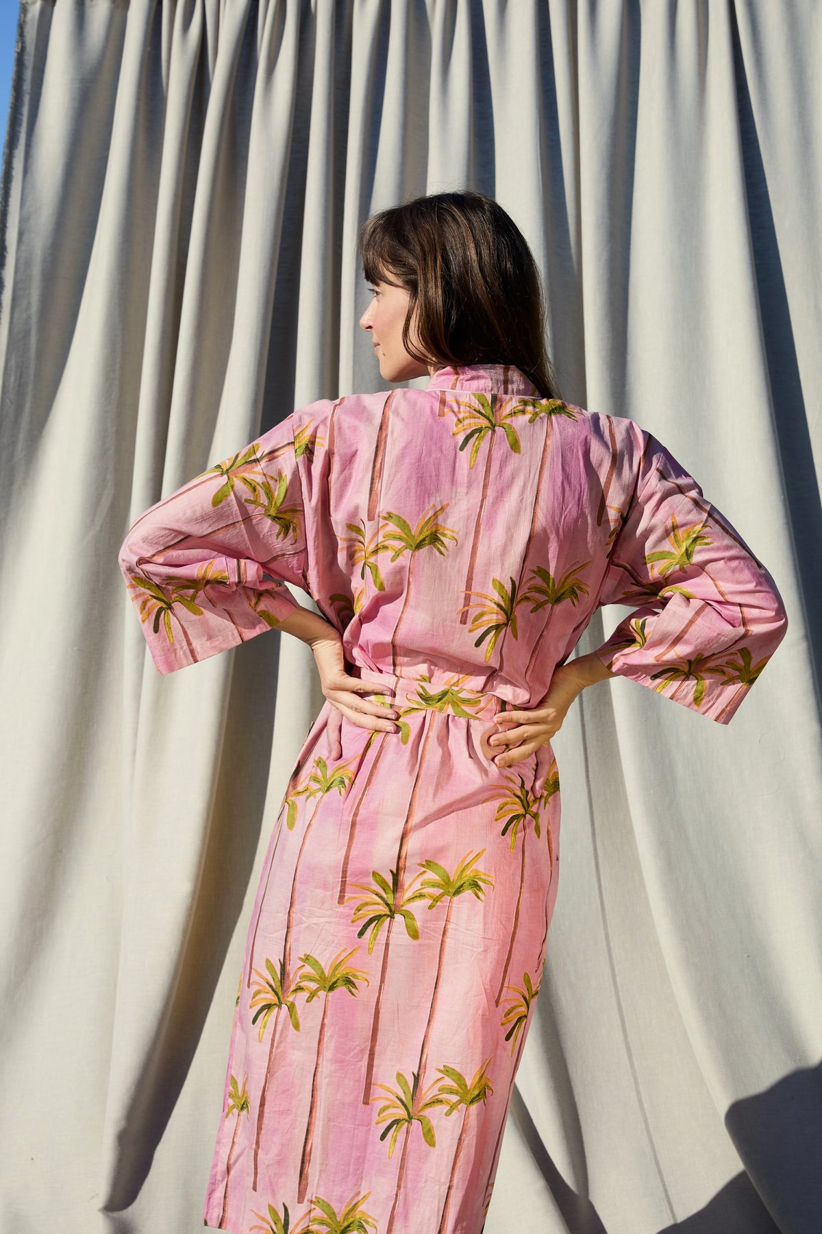 Palm Springs Kimono Rosa – Kimono aus Baumwolle mit Palmen-Print in Rosa