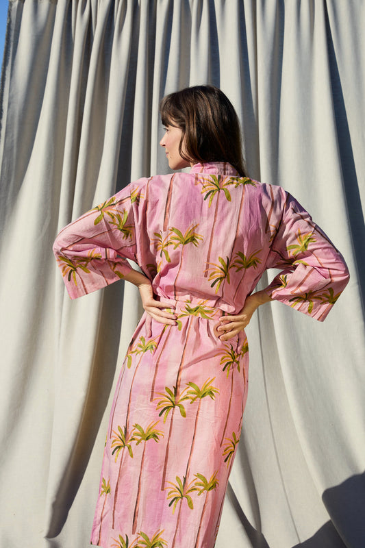 Palm Springs Kimono Rosa – Kimono aus Baumwolle mit Palmen-Print in Rosa