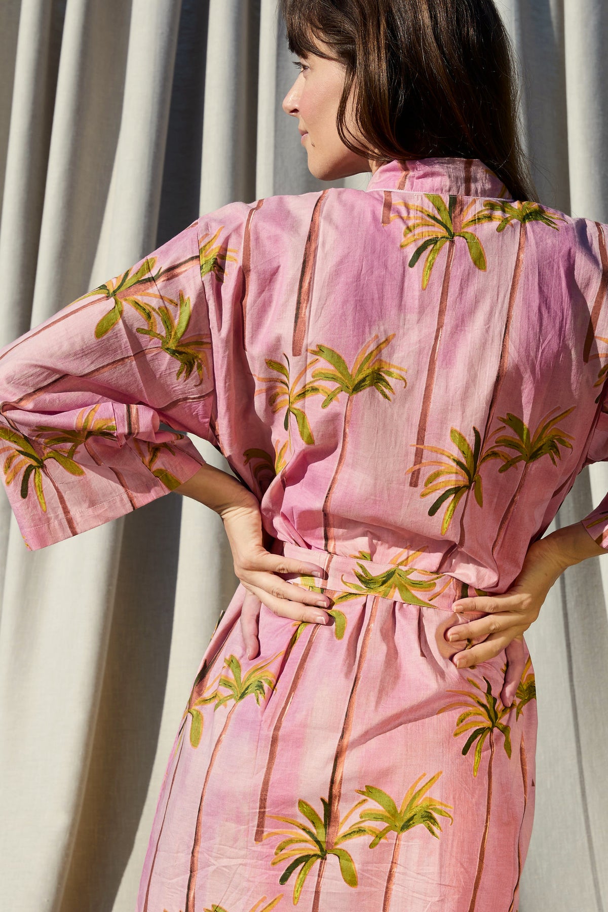 Palm Springs Kimono Rosa – Kimono aus Baumwolle mit Palmen-Print in Rosa