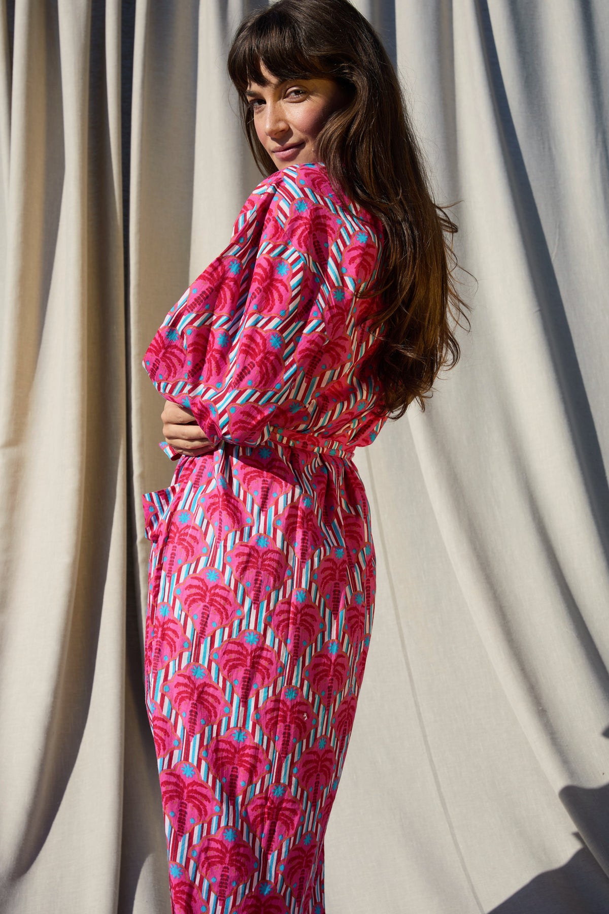 Miami Kimono – Kimono aus Baumwolle in Pink mit Palmen-Print
