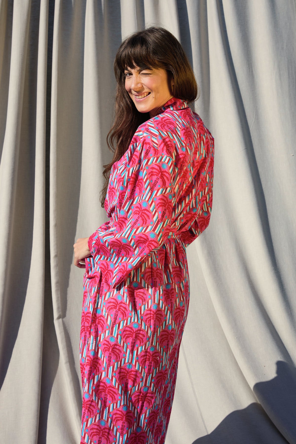 Miami Kimono – Kimono aus Baumwolle in Pink mit Palmen-Print