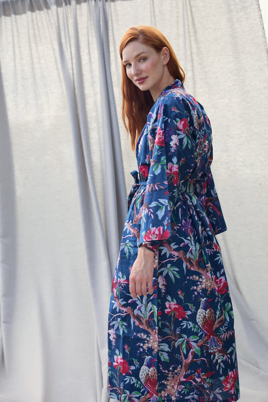 Amalfi Kimono – Kimono aus Baumwolle in Blau mit Vögeln und Blüten