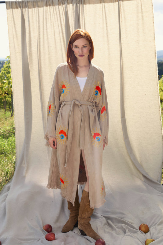 Sand Sunrise Nazar Kimono – Musselin-Kimono in Sand mit Sonnen-Nazar-Motiv