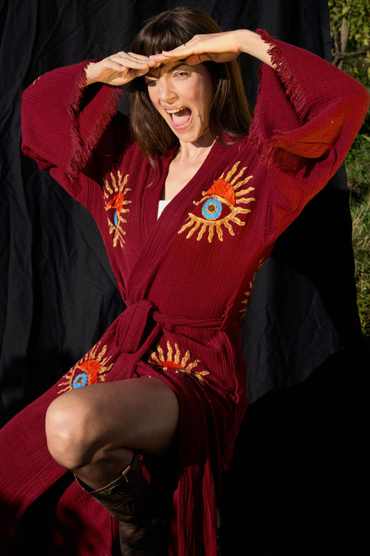 Dunkelrot Sunrise Nazar Kimono – Musselin-Kimono in Dunkelrot mit Sonnen-Nazar-Motiv