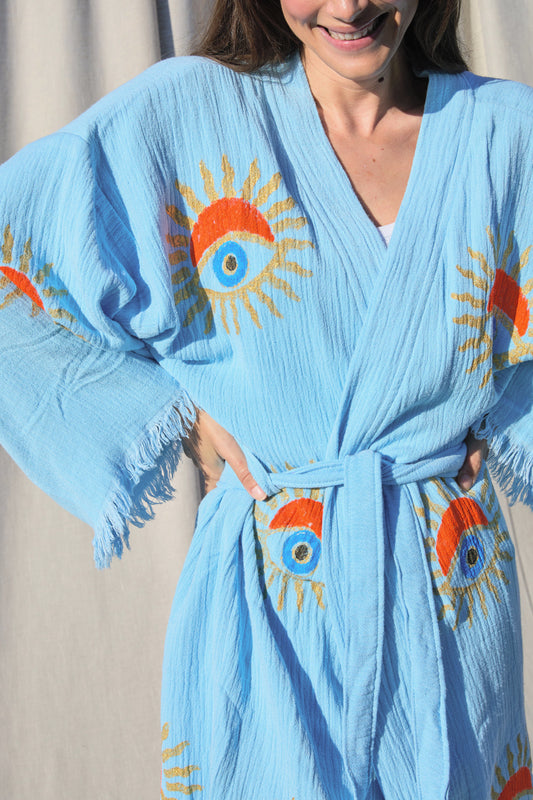 Short Himmelblau Sunrise Nazar Kimono – kurzer Musselin-Kimono in Himmelblau mit Sunrise-Nazar-Print, Ansicht 2
