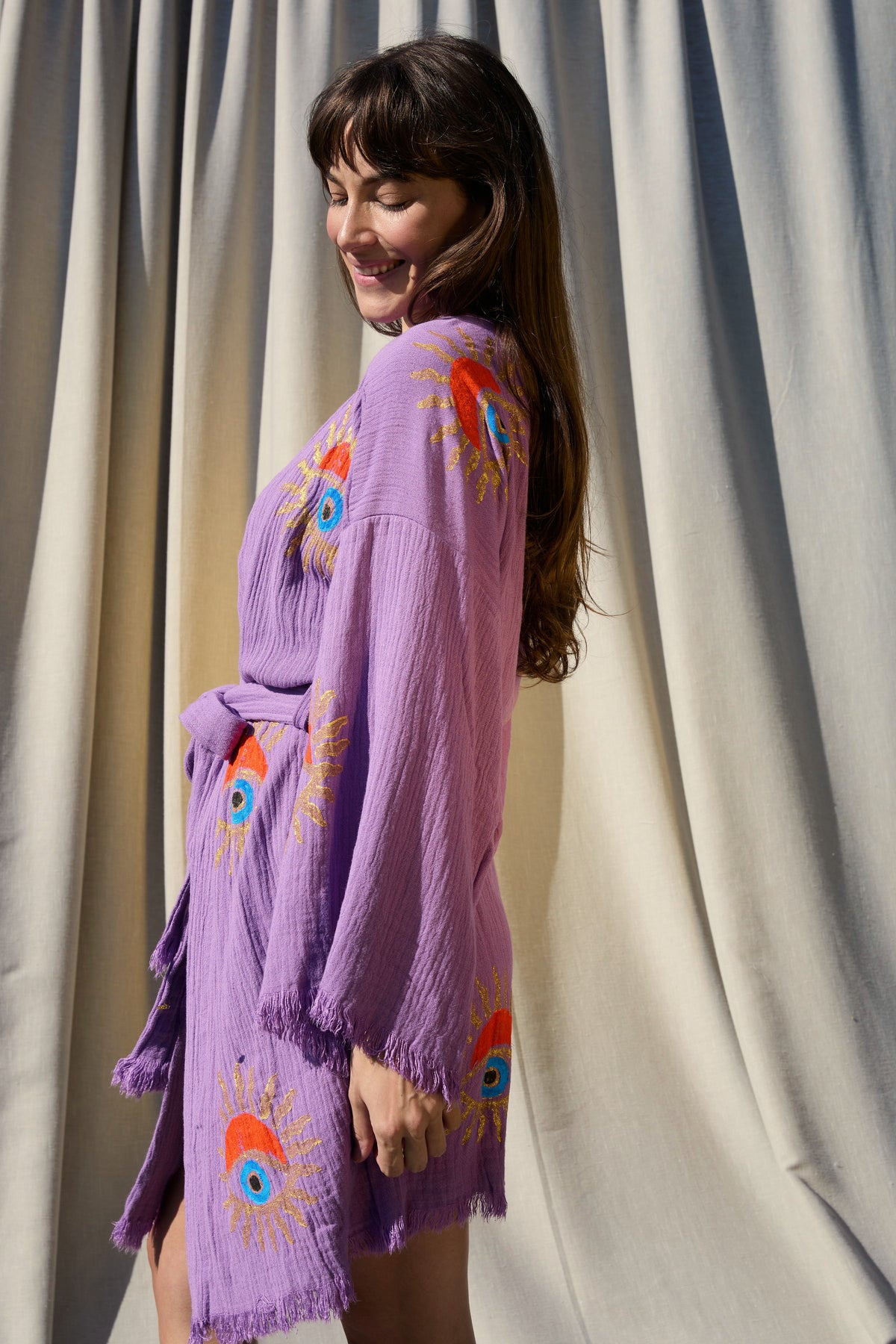 Short Violet Sunrise Nazar Kimono – kurzer Musselin-Kimono in Violett mit Sunrise-Nazar-Print, Ansicht 5