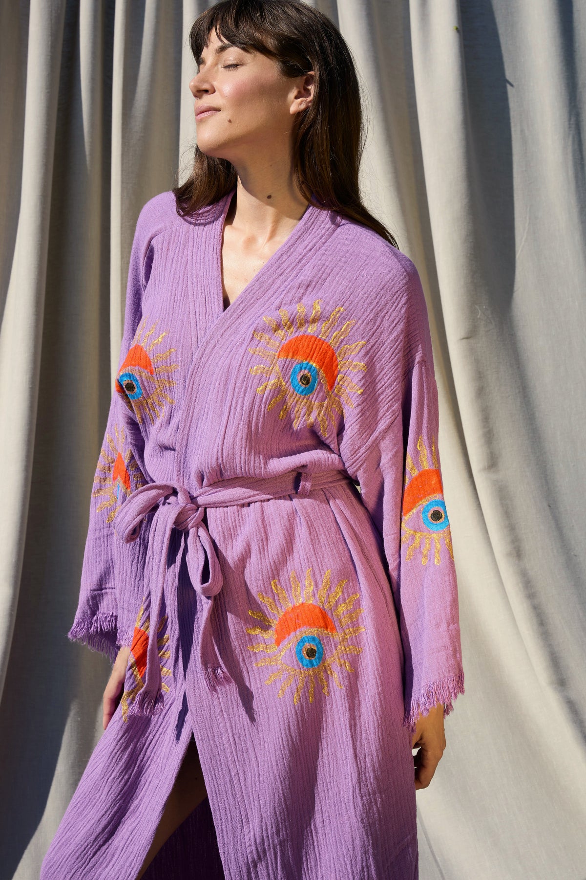 Violet Sunrise Nazar Kimono – Musselin-Kimono in Lila mit Sonnen-Nazar-Motiv
