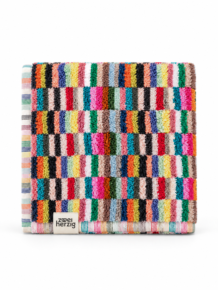 Mosaic Handtuch gefaltet mit zweiherzig-Label – bunte Frottee-Blöcke, handgewebt, Limited Edition
